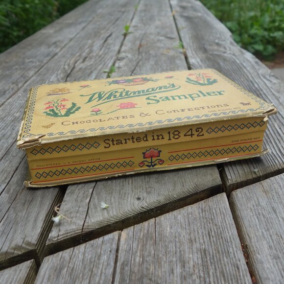 Vintage Whitman's Sampler Chocolates & Confections Empty Box - Picture 2 of 11